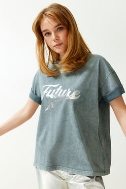 TRENDYOLMILLA Gri Slogan Bask?l? Y?kamal? Relaxed/Rahat Kal?p Bisiklet Yaka Orme T-Shirt TWOSS24TS00107 фото 2