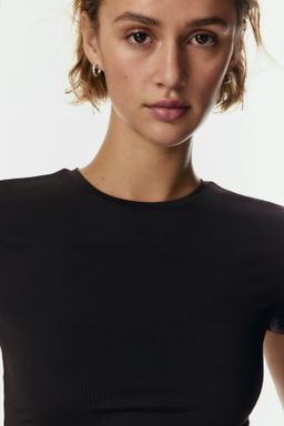 Camiseta entallada de microfibra - H&m фото 11