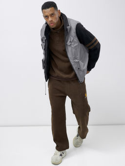 Жилет мужской утепленный спортивный серого цвета 15323Sr - Mtforce фото 11