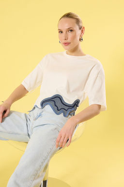 Ekru Dokuma Detayl? Relaxed/Rahat Kal?p Crop Orme Bluz TWOSS25BZ00365