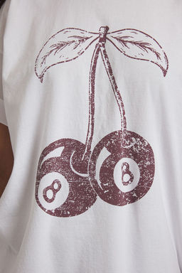 TRENDYOLMILLA Lacivert Kiraz Bask?l? Oversize/Genis Kal?p Orme T-Shirt TWOSS25TS00122  фото 15