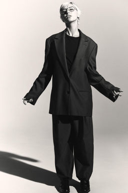 OVERSIZE MULTI-POSITION BUTTON BLAZER