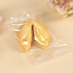 Цена за 2 шт. Печенье с предсказанием С 8 марта, 6 г - Фабрика счастья фото 3