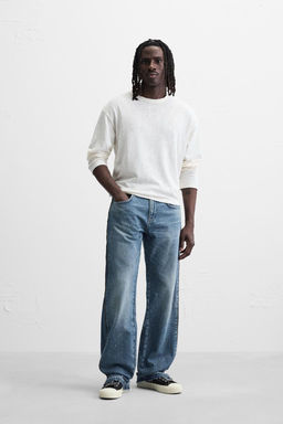 FLARE FIT JEANS WITH ZIPS