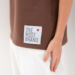 Футболка оверсайз с нашивкой женская MINAKU: One Most Brand, коричневая, размер 42