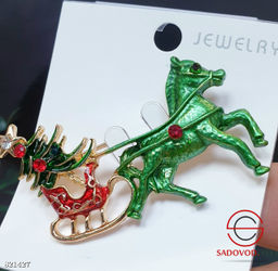 Брошка женская с символом года