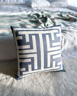 Декоративная наволочка P033