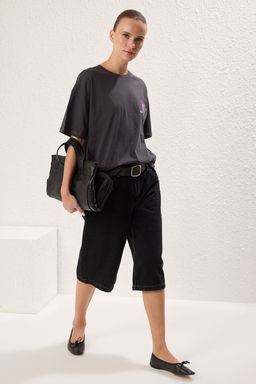 TRENDYOLMILLA Siyah %100 Pamuk On ve Arka Galaksi Bask?l? Boyfriend Fit Bisiklet Yaka Orme T-Shirt TWOSS23TS00257 фото 2