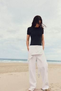 T-SHIRT WITH BACK SEAM - Zara фото 21