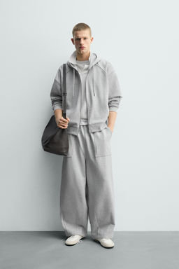 PANTAL?N JOGGER BALLOON FIT PARCHE / Gris vigor?
