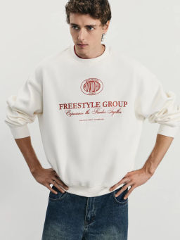 Толстовка с принтом на груди / Zarina