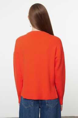 TRENDYOLMILLA Yesil Genis Kal?p Basic Premium Iplik/Ozel Iplik Triko Kazak TWOAW25KZ00053
