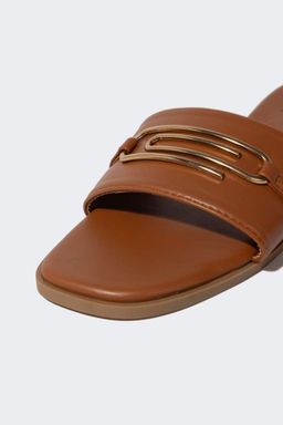 Женские тапочки из искусственной кожи на плоской подошве с одним ремешком - Defacto фото 6