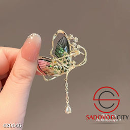Брошь цветная бабочка со стразами