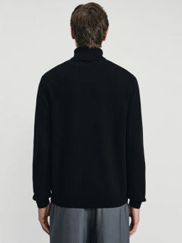 Свитер relax fit с высоким горлом / Zarina