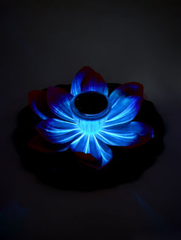 Садовый светильник для водоемов 28 х 28 х 9 см на солнечной бат-е "Лотос" красный N008