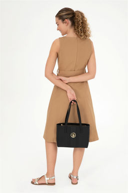 Kad_n Siyah Kol _antas_ Sepette S_rpriz _ndirim