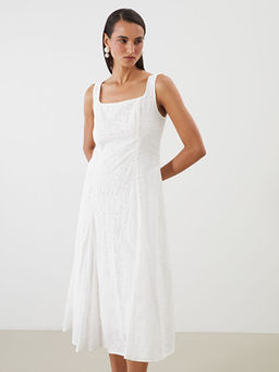 Kare Yaka Ajurlu Elbise