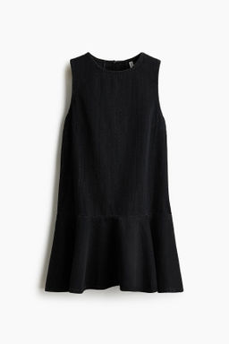 Vestido denim con detalles decorativos