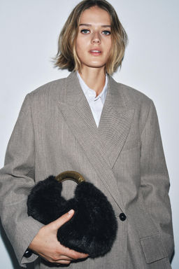 FAUX FUR HANDBAG WITH METAL HANDLE - Zara фото 6