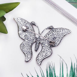 Брошь «Галиотис» бабочка летящая, в серебре