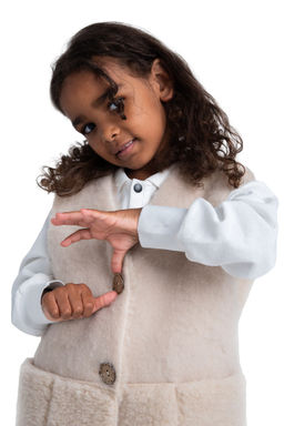 Жилет детский меховой ПЛЮША карамель