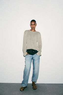 CUT-OUT KNIT TOP