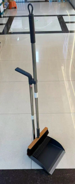 Набор для уборки, щетка для пола с совком "Disco" серый 1103