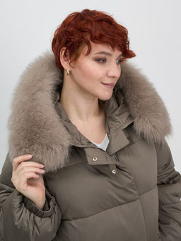 Куртка зимняя женская с мехом и капюшоном тренд коричневого цвета 7639K - Visdeer фото 8