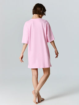 Туника домашняя женская розовая с надписью Как обычно, все клубнично - Mark formelle фото 3