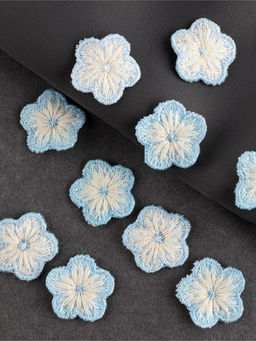 Аппликация для одежды «Цветок», текстильная, 2.8×2.8 см, 10 шт., белая, голубая
