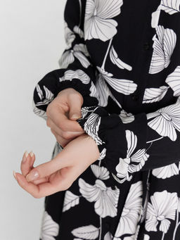 Платье рубашка женское черное с цветочным принтом цветы на черном 152555