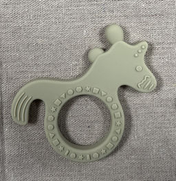 Angel dreams. SK2004 Прорезыватель силиконовый "Морской конек" (оливковый)