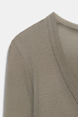 CAMISETA RIB ESCOTE PICO / Khaki claro - Zara фото 7