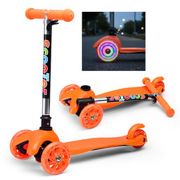 Самокат оранжевый, 3-х колесный, светящиеся колёса, в коробке