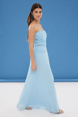 TRENDYOLMILLA Buz Mavisi A-Kesim Cut Out/Pencere Detayl? Tul Orme Uzun Abiye Elbise TPRSS25AE00026