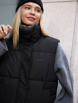 Утепленная жилетка оверсайз