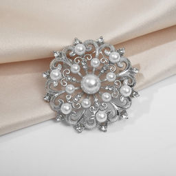 Брошь Снежинка жемчужная, цвет белый в серебре
