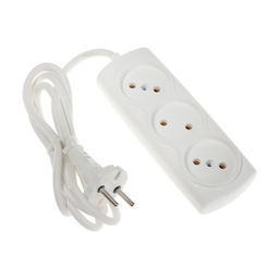 Цена за 2 шт. Удлинитель Luazon Lighting ECO, 3 розетки, 1.5 м, 10 А, 2200 Вт,ПВС 2х0.75 мм2,без з/к,белый