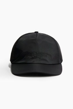 Gorra de nailon con motivo bordado