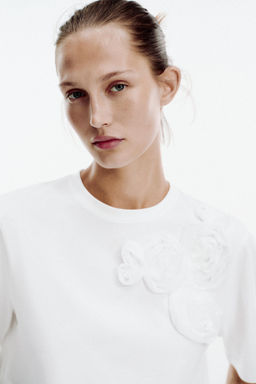 3D FLOWER T-SHIRT