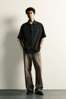 CAMISA RELAXED FIT RELIEVE / Negro