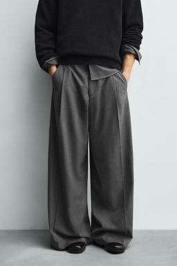 PANTAL?N WIDE FIT PLIEGUES / Gris