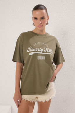 TRENDYOLMILLA Kahverengi Oversize/Genis Kal?p Bask?l? Orme T-Shirt TWOSS25TS00121  фото 9