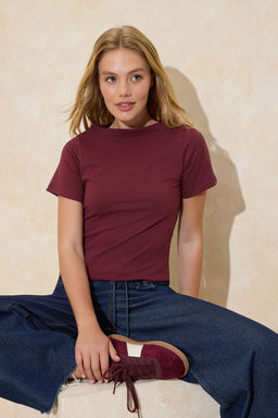 Bordo Relaxed/Rahat Kal?p Kay?k Yaka K?sa Kollu %100 Pamuk Orme T-Shirt TWOSS26TS00004