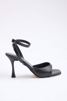 Siyah Kad?n 9 cm Klasik Topuklu Ayakkab? TAKSS26TO00010