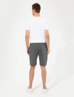 Серые меланжевые трикотажные шорты комфортного кроя