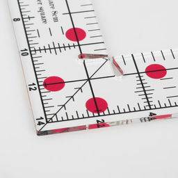 Линейка для квилтинга и пэчворка, с отверстием, 15×15 см, толщина 3 мм, цвет прозрачный/розовый