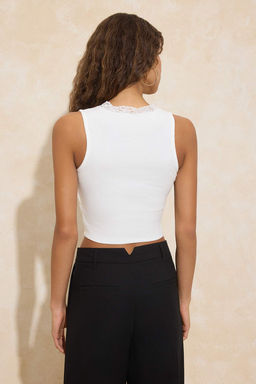 Ekru Fitted/Vucuda Oturan V Yaka Kolsuz Dantel Detayl? Crop Fitilli Esnek Orme Bluz TWOSS26BZ00235 - Trendyolmilla фото 4