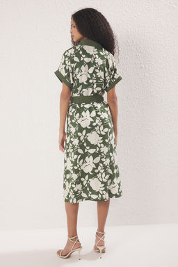 Yesil Cicekli Midi Viskon Dokuma Gomlek Elbise TWOSS25EL00391 - Trendyolmilla фото 4
